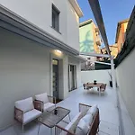 White House Villa Con Posti Auto Milano