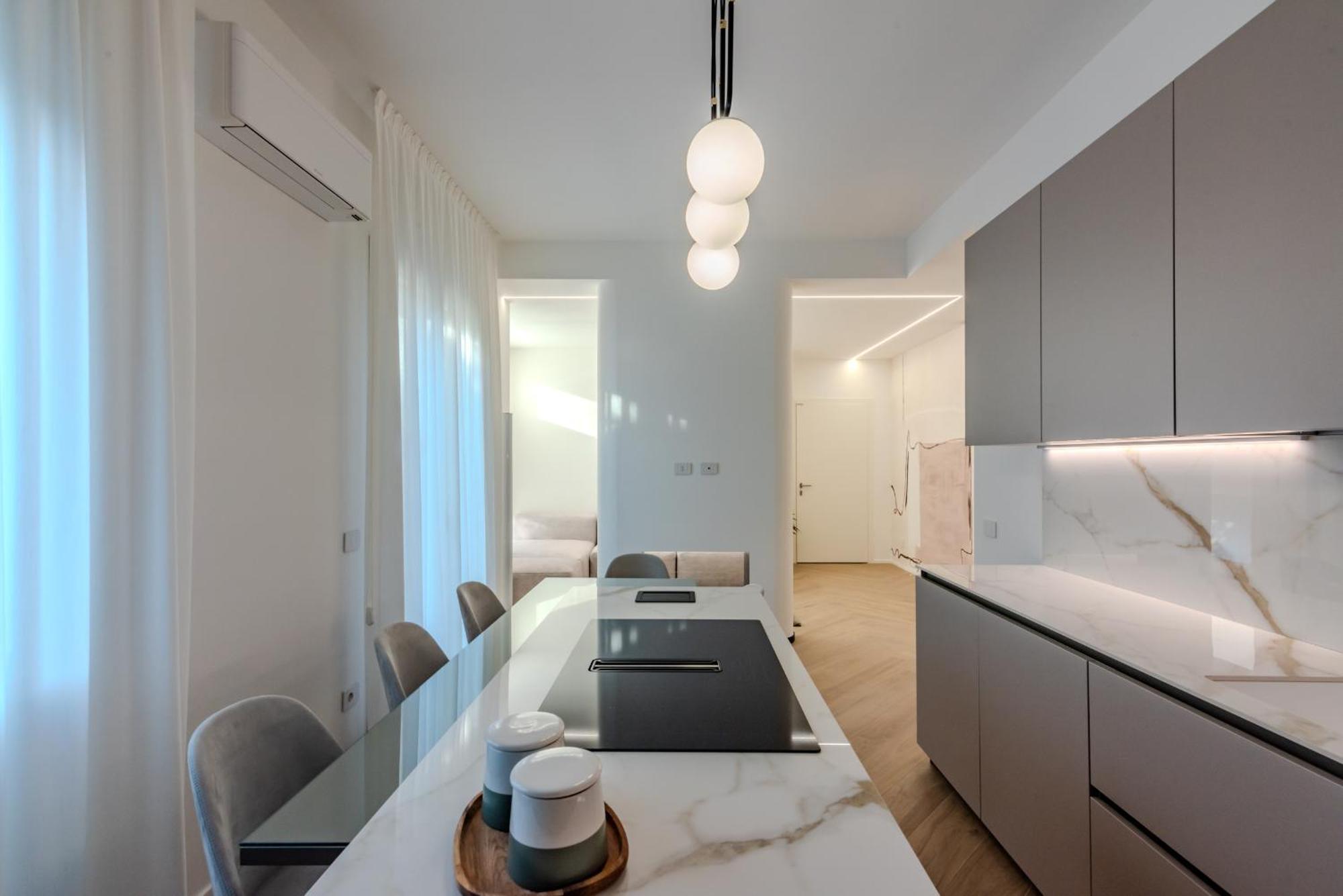 Apartment White House Con Posti Auto *
