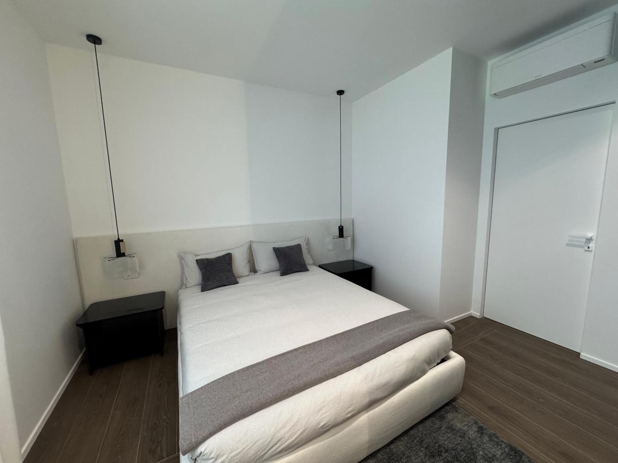 White House Con Posti Auto Apartment Mailand