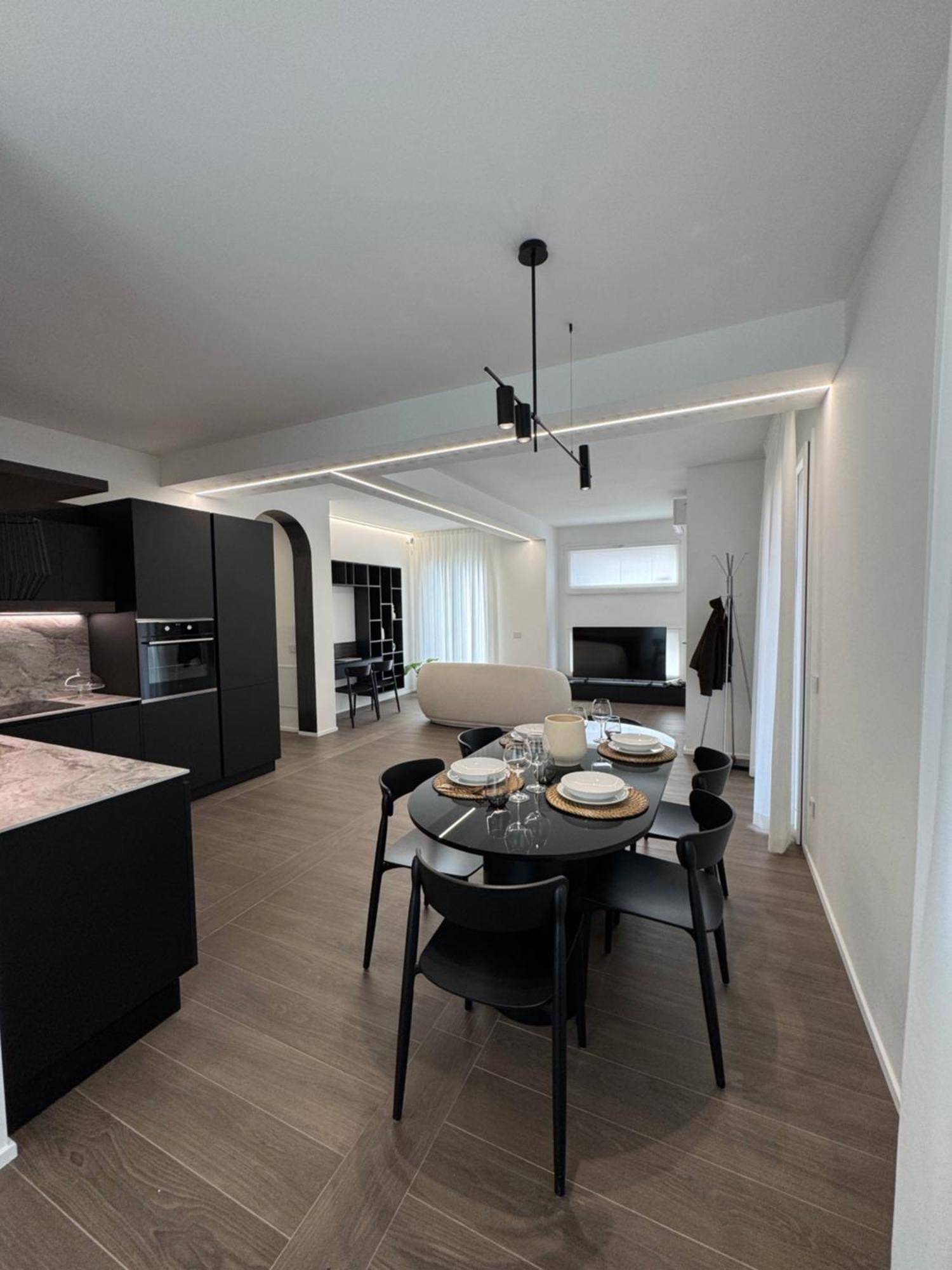 Apartment White House Con Posti Auto
