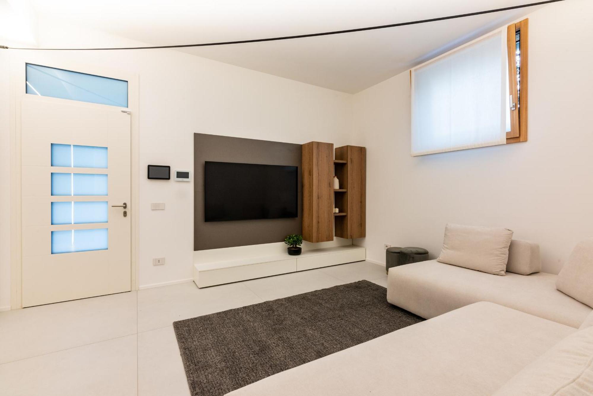 White House Con Posti Auto Apartment Mailand