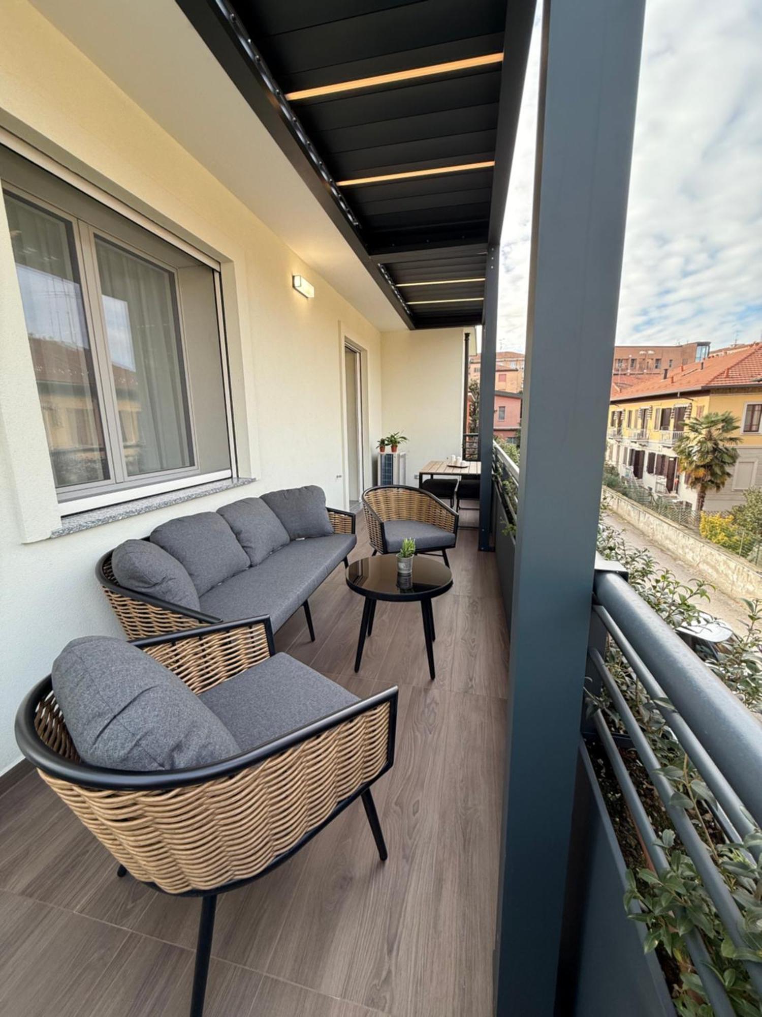 Apartment White House Con Posti Auto